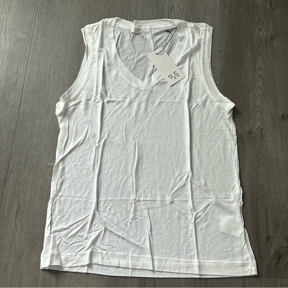 NWT 925Fit The Vine Vneck Tank top white women’s size medium sleeveless athletic